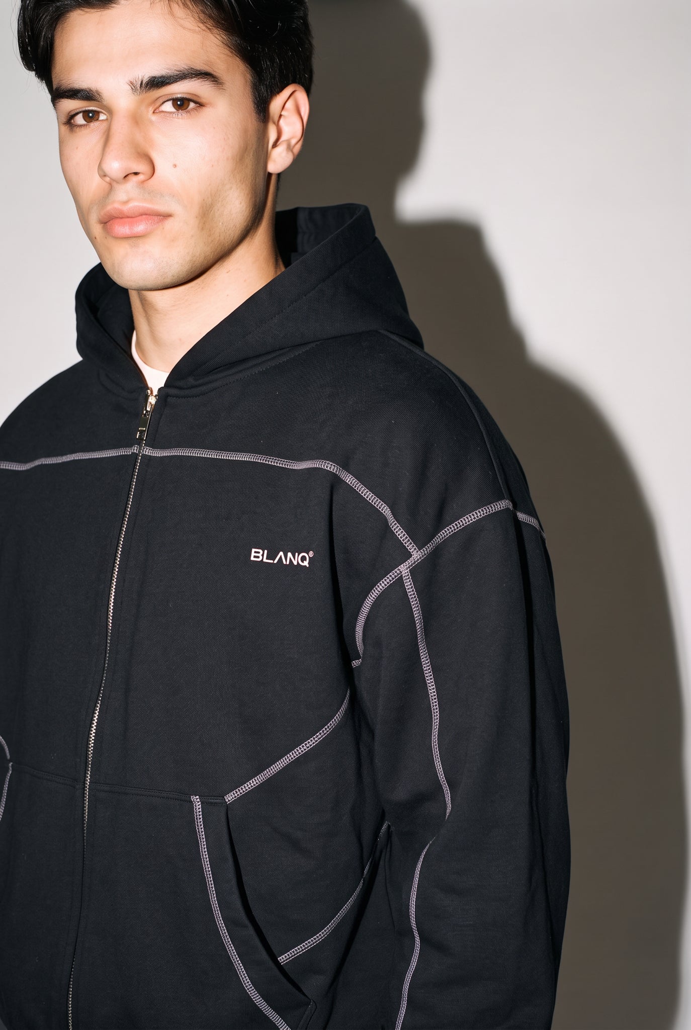 CONTRAST-STITCHED BOXY FLEECE ZIP HOODIE - BLANQ²
