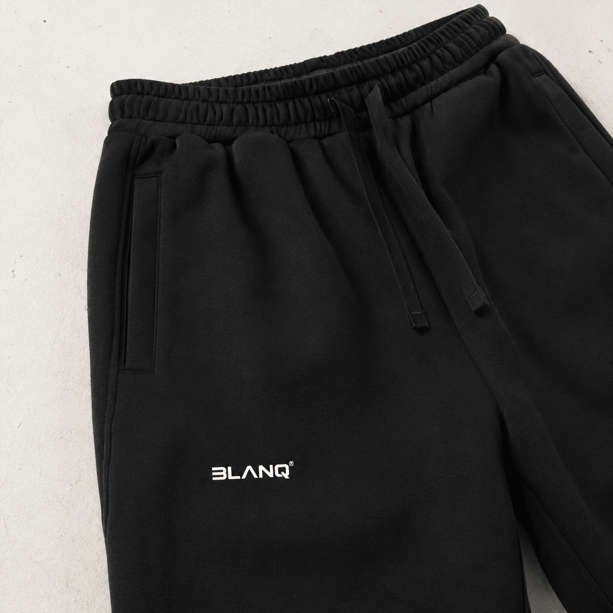 ESSENTIAL DRAWSTRING JOGGED SWEATPANTS - BLANQ²