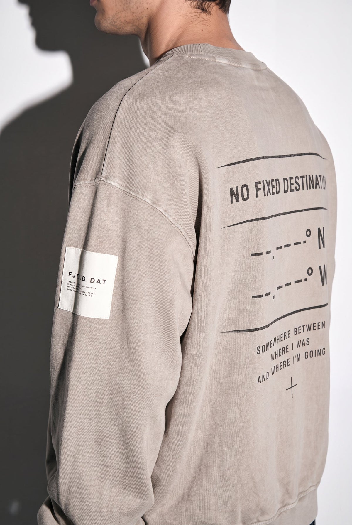 KIND OF LOST SNOW WASH OVERSIZED SWEATSHIRT - BLANQ²